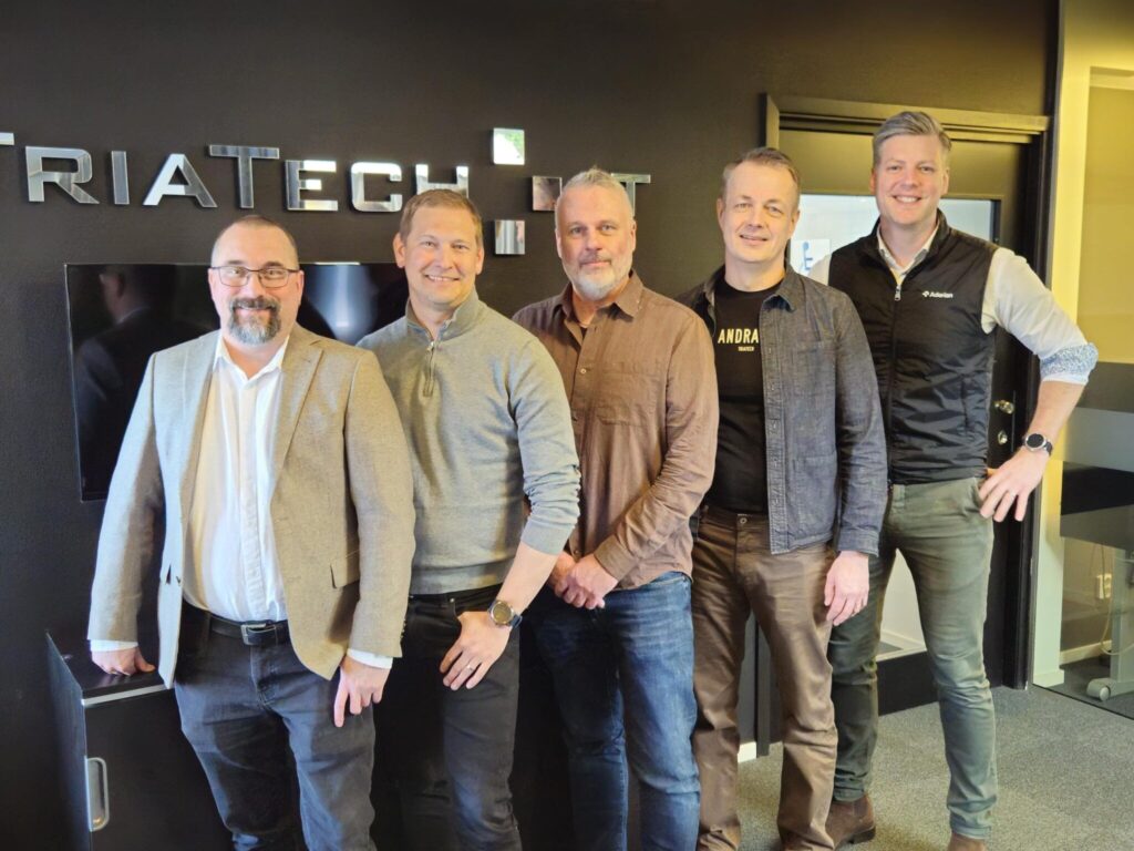 Från vänster: Jörgen Eriksson, konsult TriaTech, Tomas Björn, VD Aktiv IT, Roger Hübbert, konsult TriaTech, Mika Toivanen, VD TriaTech, och Christian Dempe, VD/Koncernchef Aderian Group.